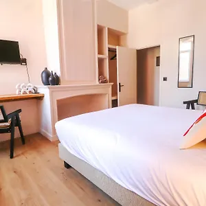 De Louise , Lille France